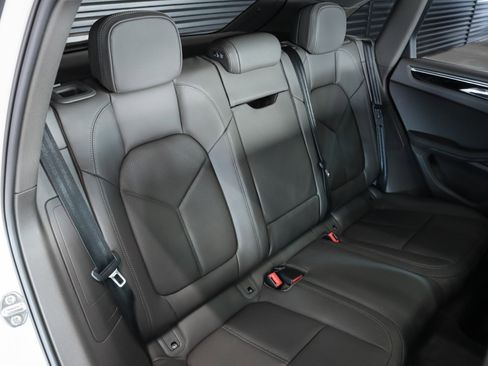 Used 2025 Porsche Macan image 6