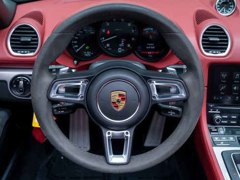Used 2021 Porsche 718 Boxster Spyder RWD image 18