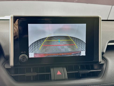 Used 2025 Toyota RAV4 XLE FWD image 23
