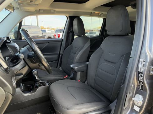 Used 2017 Jeep Renegade Altitude image 24