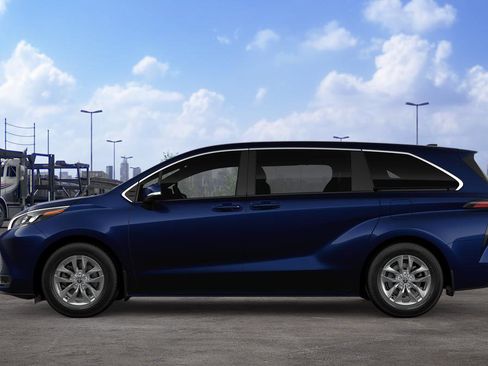 New 2026 Toyota Sienna LE image 4