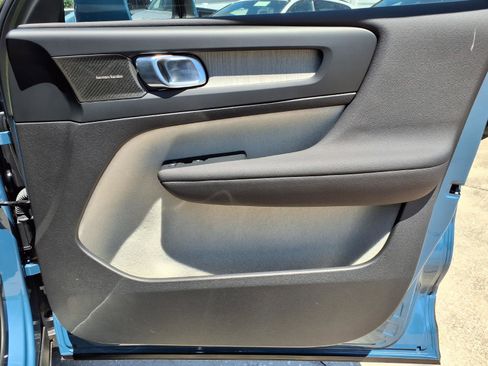 Certified 2023 Volvo XC40 B5 Ultimate w/ Protection Package Premier AWD/4WD image 13