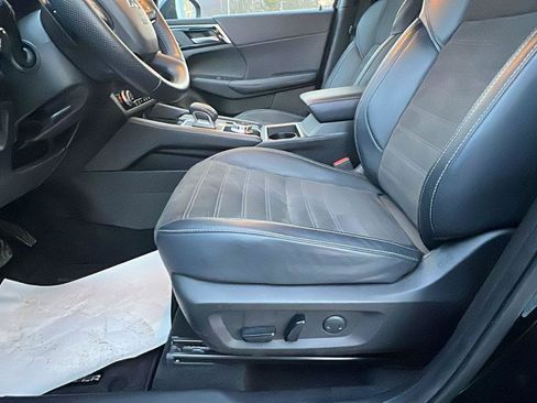 Used 2024 Mitsubishi Outlander SE image 22