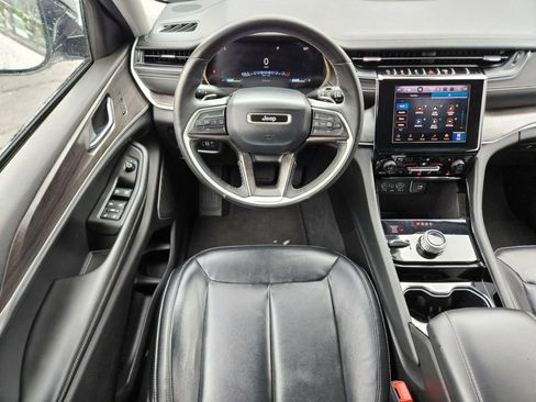 Used 2022 Jeep Grand Cherokee Limited image 12