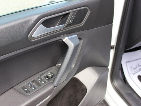 Used 2019 Volkswagen Tiguan SE w/ Panoramic Sunroof Package AWD/4WD image 6