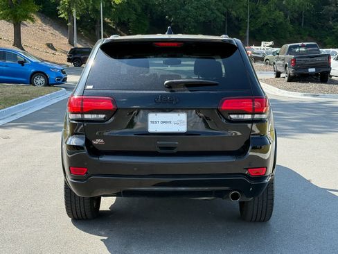 Used 2020 Jeep Grand Cherokee Altitude image 4