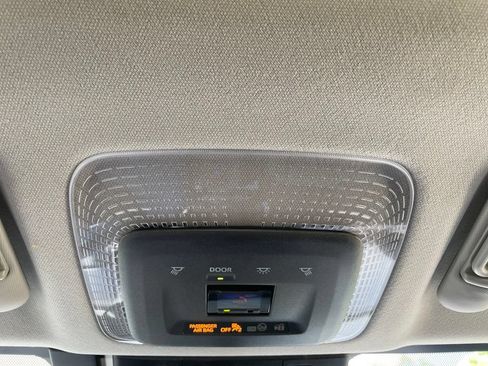 Used 2024 Toyota Prius XLE FWD image 22
