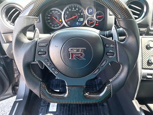 Used 2014 Nissan GT-R Premium image 10
