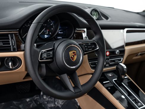Certified 2026 Porsche Macan AWD/4WD image 17