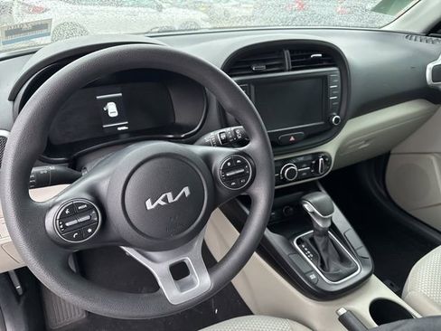 Used 2023 Kia Soul LX image 13