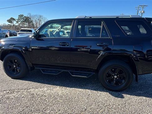 Used 2018 Toyota 4Runner SR5 w/ Wilderness Package image 8