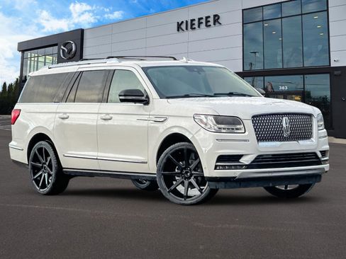 Used 2020 Lincoln Navigator L Reserve image 2
