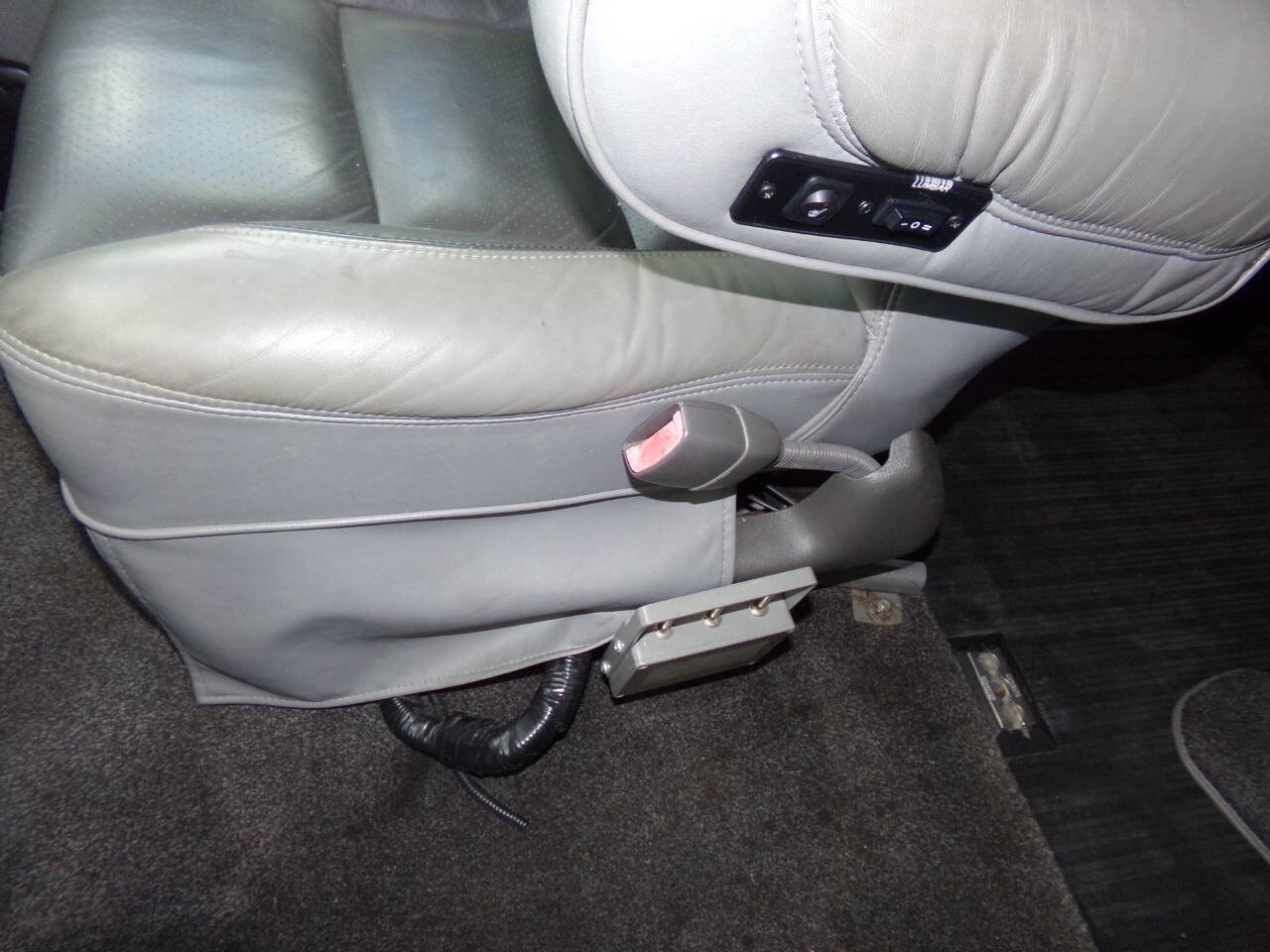 Used 2010 GMC Savana 1500 w/ Preferred Equipment Group RWD image 62