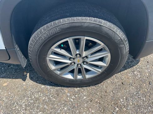 Used 2023 Chevrolet Traverse LT FWD image 24