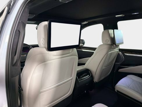 Used 2026 Cadillac Escalade Platinum Sport w/ LPO, Floor Liner Package AWD/4WD image 37