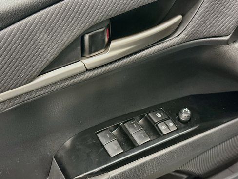 Used 2025 Toyota Camry SE FWD image 15