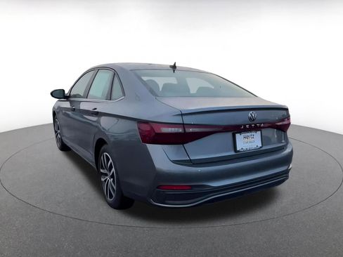 Used 2025 Volkswagen Jetta SE image 11