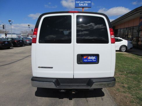 Used 2024 Chevrolet Express 3500 LT w/ LT Preferred Equipment Group RWD image 4