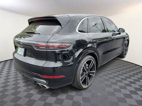 Used 2020 Porsche Cayenne Turbo image 5