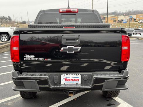 Used 2018 Chevrolet Colorado Z71 w/ Z71 Midnight Edition image 4