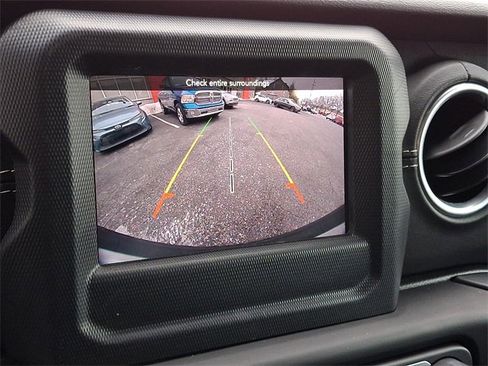 Used 2018 Jeep Wrangler Unlimited Sahara w/ Cold Weather Group image 18