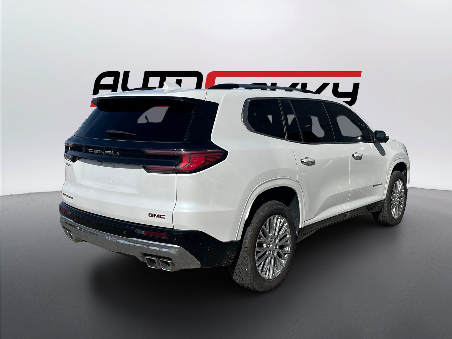 Used 2025 GMC Acadia Denali w/ LPO, Floor Liner Package FWD image 5