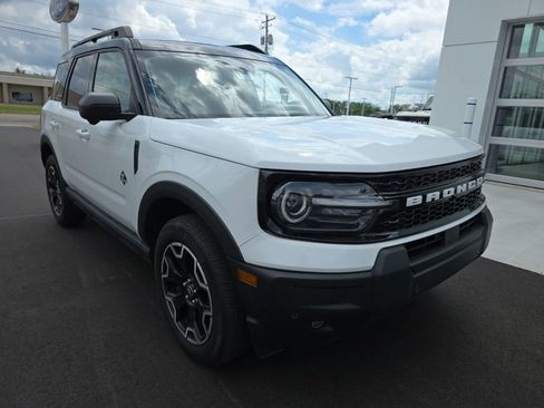 Used 2025 Ford Bronco Sport Outer Banks w/ Outer Banks Tech Package+ AWD/4WD image 2