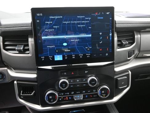 Certified 2024 Ford Expedition XLT image 4