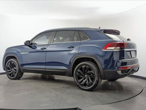 Used 2021 Volkswagen Atlas Cross Sport SE w/ Panoramic Sunroof Package FWD image 4