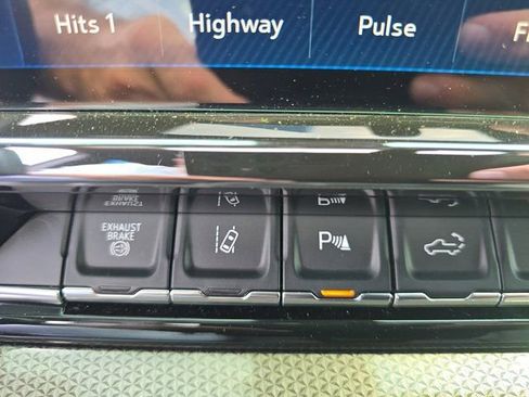 Used 2024 Chevrolet Silverado 2500 ZR2 w/ Technology Package image 42