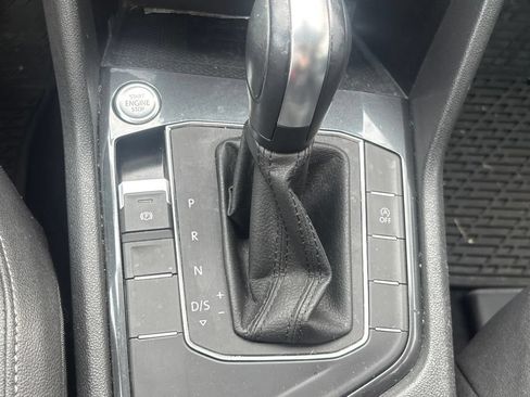 Used 2020 Volkswagen Tiguan SE FWD image 14