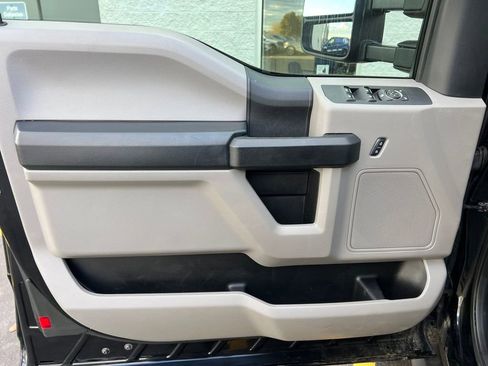 Used 2018 Ford F250 XL w/ STX Appearance Package image 12