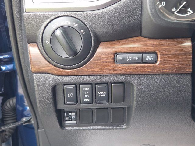 Used 2018 Nissan Titan Platinum Reserve w/ Platinum Utility Package RWD image 26