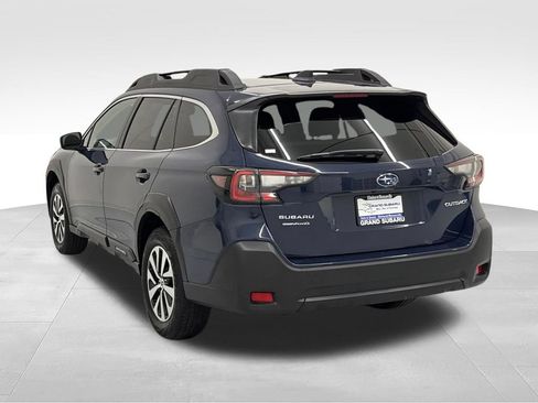 Used 2024 Subaru Outback Premium AWD/4WD image 4