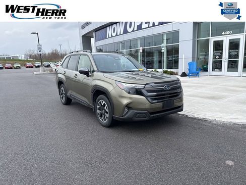 Used 2025 Subaru Forester Premium image 1