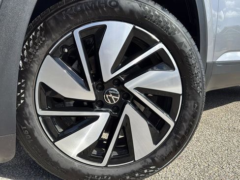 Used 2025 Volkswagen Atlas SE image 9