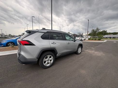 Used 2021 Toyota RAV4 XLE FWD image 5