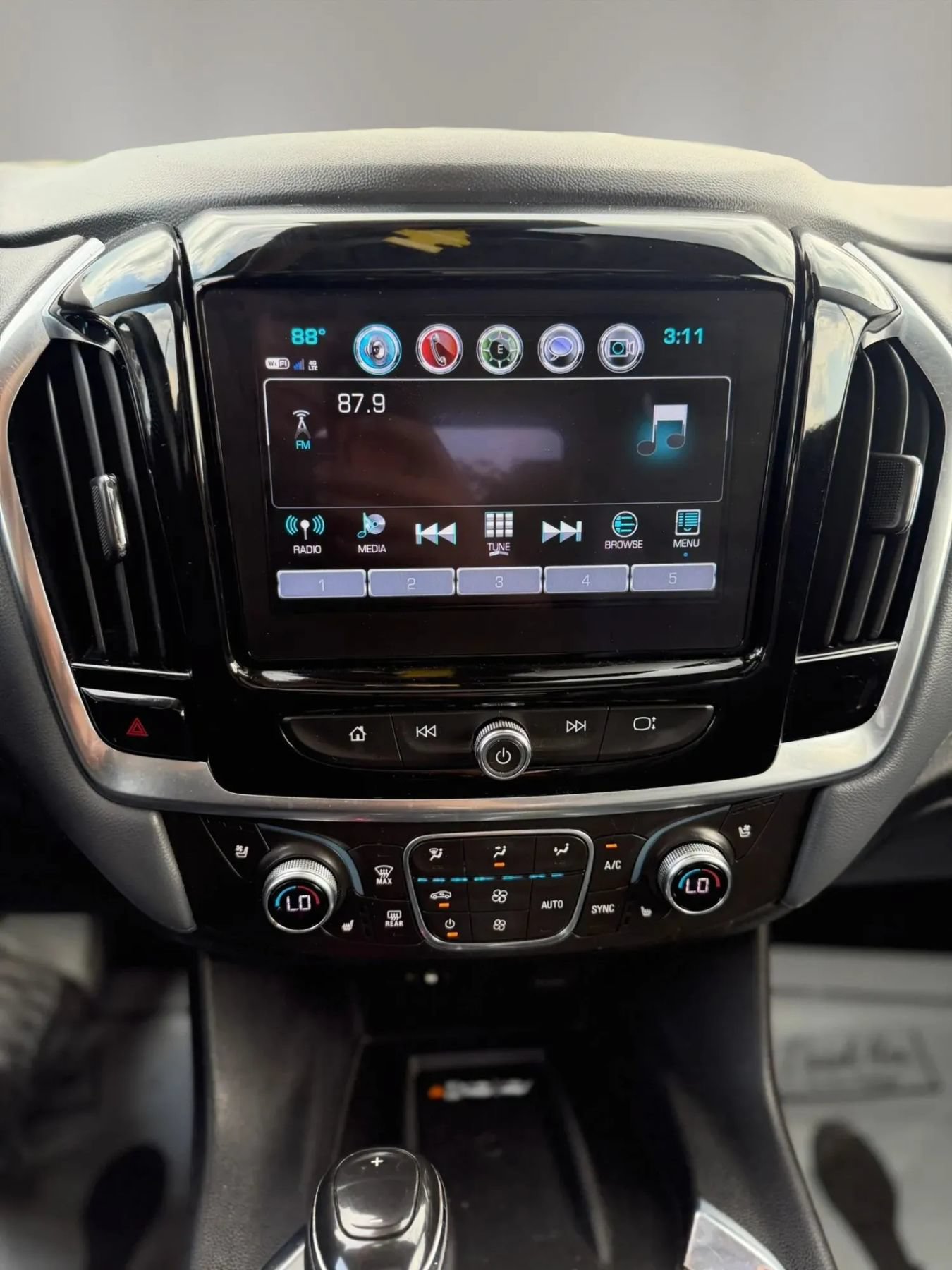 Used 2018 Chevrolet Traverse Premier w/ Driver Confidence II Package FWD image 14