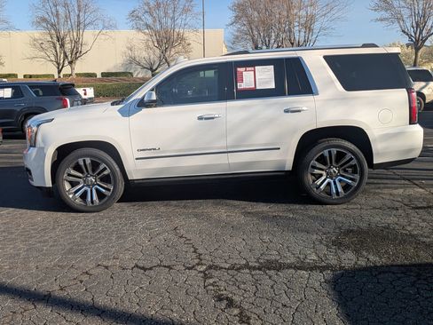 Used 2020 GMC Yukon Denali w/ Denali Premium Package image 6