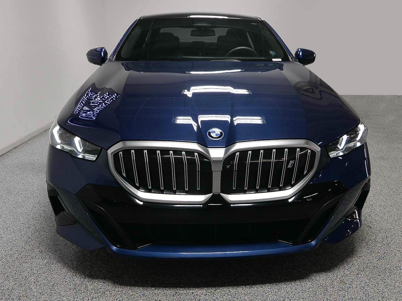 Used 2024 BMW i5 eDrive40i w/ M Sport Package RWD image 2