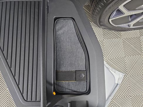 Used 2023 Rivian R1T Adventure image 32