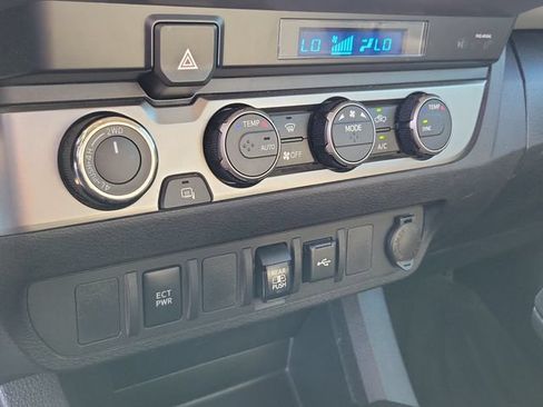 Used 2022 Toyota Tacoma SR5 AWD/4WD image 19