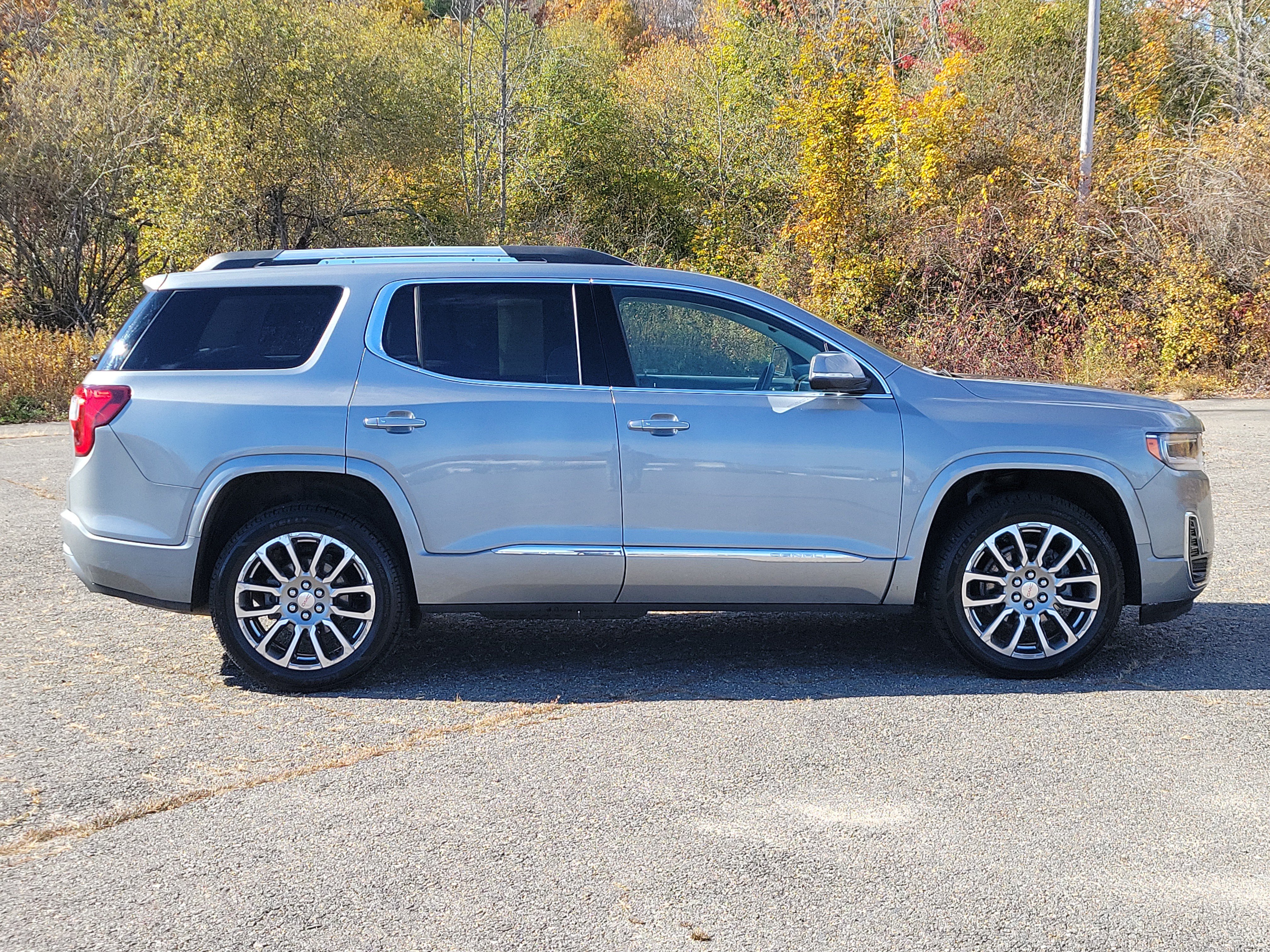 Used 2023 GMC Acadia Denali w/ Denali Technology Package AWD/4WD image 4