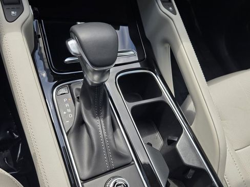 Used 2025 Kia Telluride EX w/ EX Captain's Chair Package FWD image 20