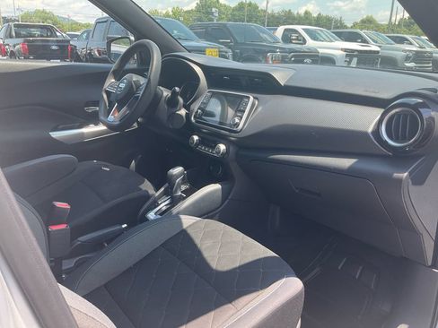 Used 2019 Nissan Kicks SV FWD image 11