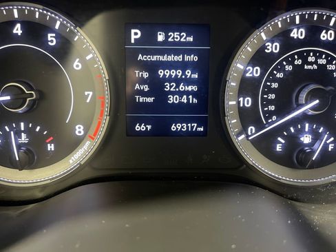 Certified 2021 Hyundai Venue SE image 22