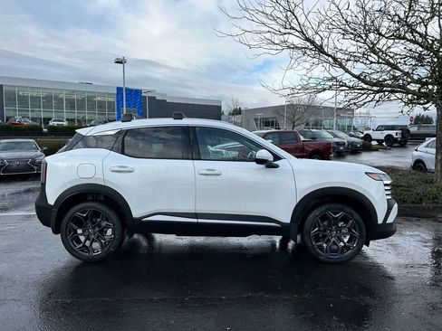 New 2025 Nissan Kicks SR w/ Illumination Package image 4