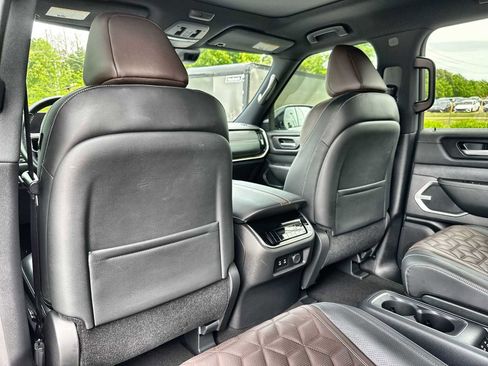 Used 2025 Nissan Armada Platinum RWD image 18