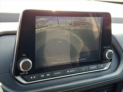 Used 2023 Nissan Rogue SV image 13