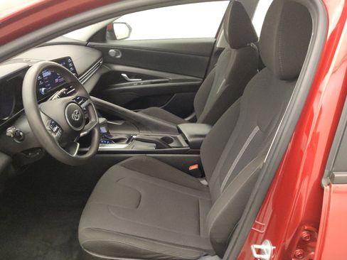 Used 2023 Hyundai Elantra SE image 17